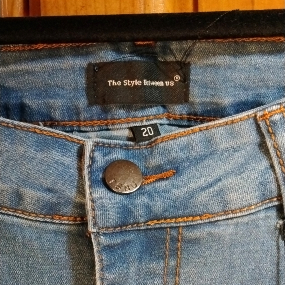 Jeans - Picture 2 of 3